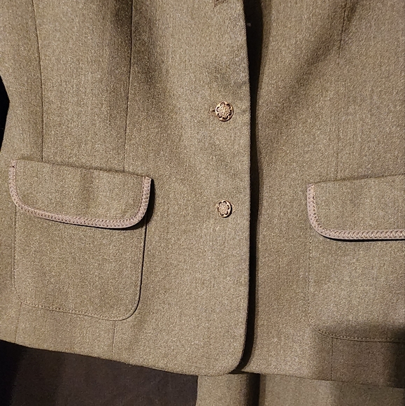 Talbots 2 piece suit - Picture 2 of 4